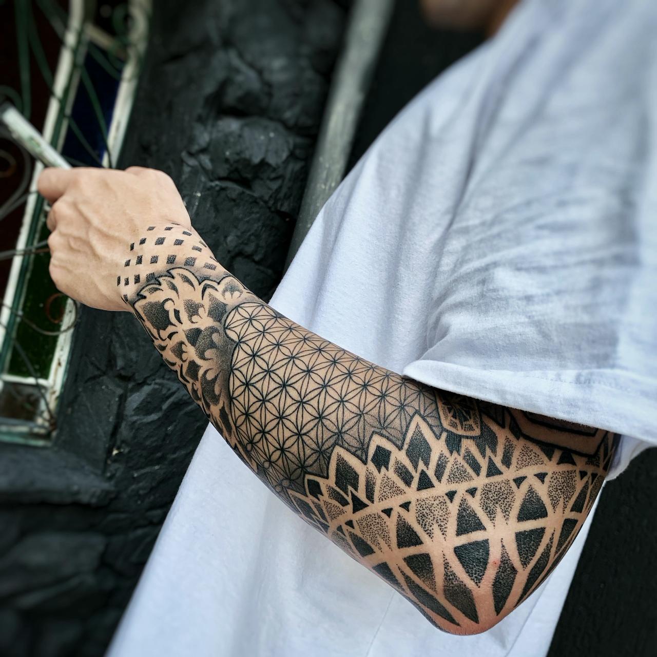 Renan Pin - Geométrico e Pontilhismo